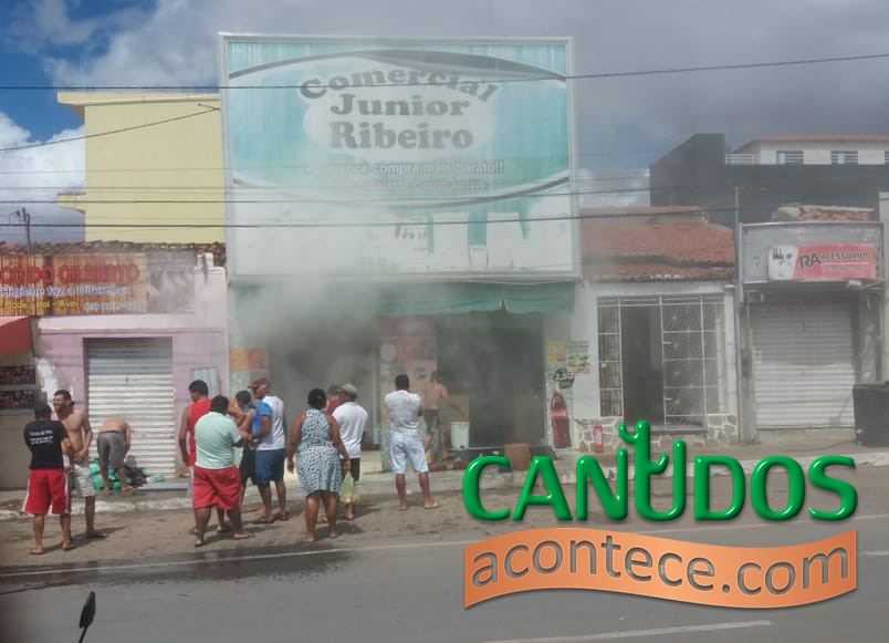 SUPERMERCADO PEGA FOGO NO CENTRO DE CANUDOS